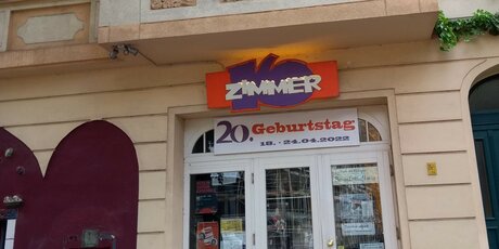 Zimmer 16 Galerie Eingang