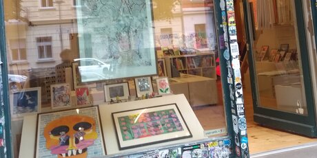 Blick in das Schaufenster des Supalife Kiosk