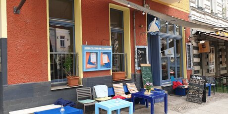 Ansicht Straße / Bootshaus Café