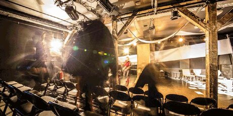 Theatersaal Brot­fa­brik­BÜH­NE ohne Zuschaauer