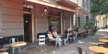 Ansicht Straße / Café Bekarei in Prenzlauer Berg