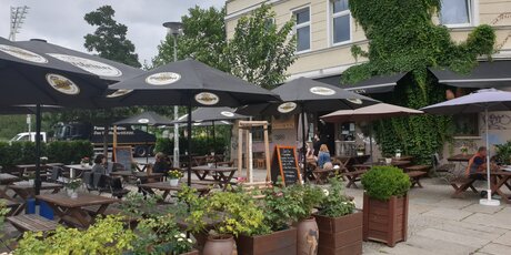 Ansicht Straße / Eastmoon Restaurant