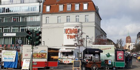 Ansicht Straße / Kino Toni