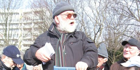 Stadtführer Bernd S. Meyer mit Touristen bei einer Stadtführung