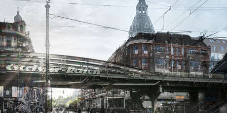 Michael Wesely mit Historischer Postkarte: Eberswalder Straße Ecke Schönhauser Allee, Berlin-Prenzlauer Berg 1920/2025 