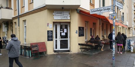 Ansicht Straße / Unser Café