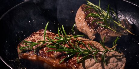 Steaks in der Pfanne