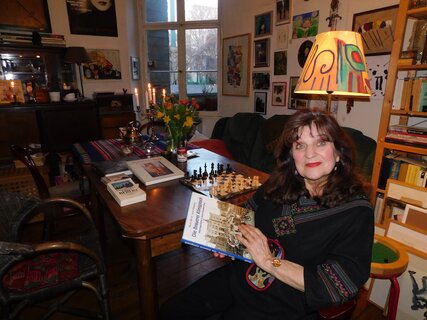  Frau Barbara Lemko Misselwitz im Berliner Zimmer Ihres Privatmuseums in der Saarbrücker Straße.