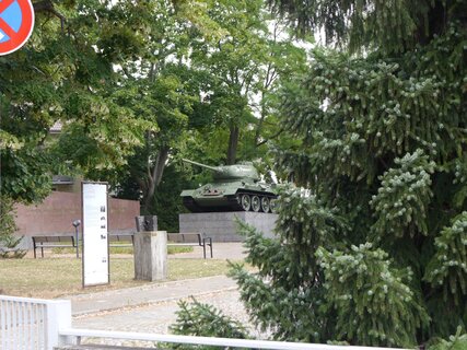 Panzer auf Sockel , Außenanlage des Deutsch-Russischen Museums
