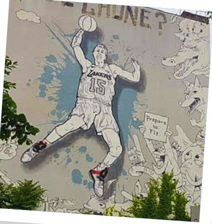 Moritz Wagner vor einem Basketballcourt Moritz Wagner vor einem Basketballcourt