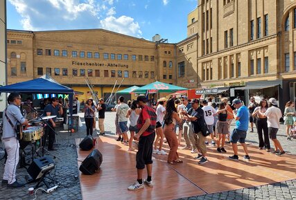 Livemusik und Salsa bei Street Food auf Achse