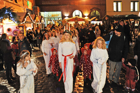 Luciachor auf dem Lucia Weihnachtsmarkt