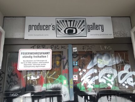 producers gallery Eingangstor zum Hof