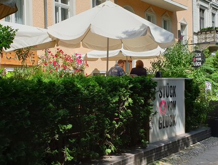 Ansicht Straße / Café Stück vom Glück