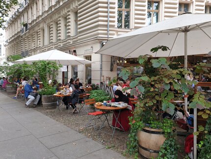 Ansicht Straße / Café-Restaurant "Anna Blume"