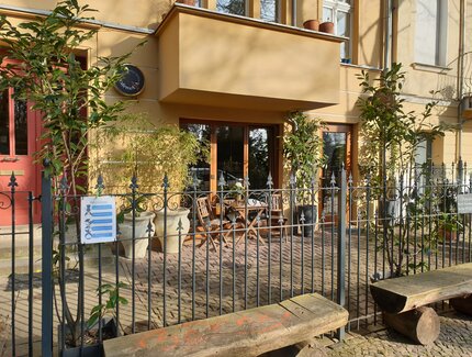 Ansicht Straße / CafémeANA