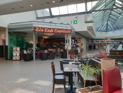 Im Rathauscenter / Eiscafé Capriccio