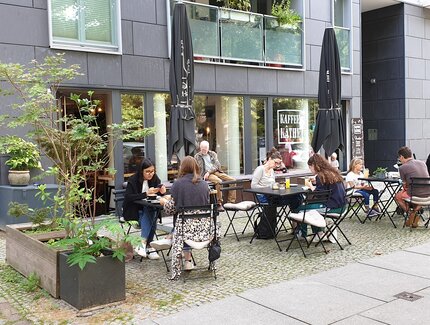 Ansicht Straße / Kaffee Käthe