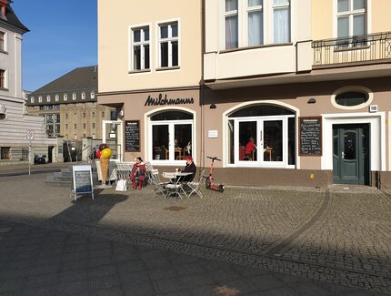 Ansicht Straße / Milchmanns Kaffeehaus