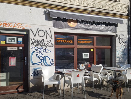 Fassade des cafes Natas Berlin