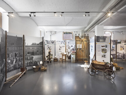 Blick in die Ausstellung "Rieselfelder, Liegekur und Runkelrüben" im Stadtgut Blankenfelde