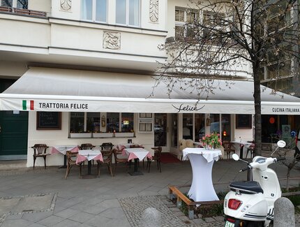 Ansicht Straße / Trattoria Felice