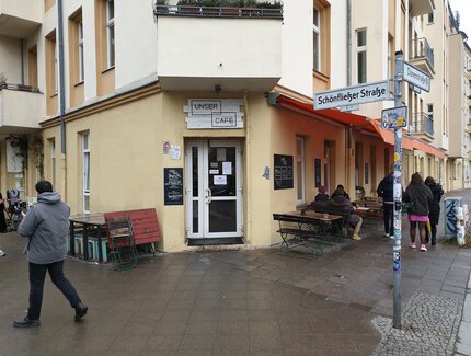 Ansicht Straße / Unser Café