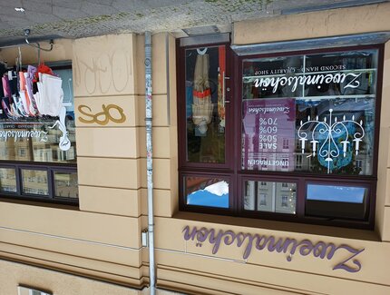 Aussenansicht von dem Second Hand Laden Zweimalschön