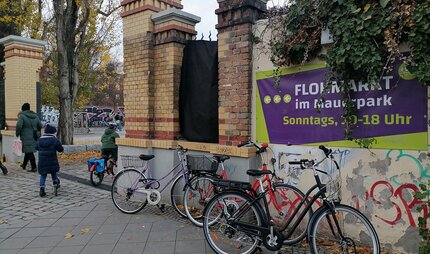 Flohmarkt im Mauerpark in Prenzlauer Berg