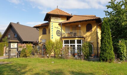 Ansicht Straße / Pension Villa Castellino
