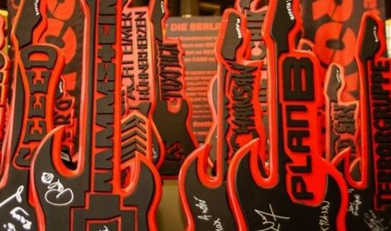 Werbebanner mit Gitarren für Rettet die clubs