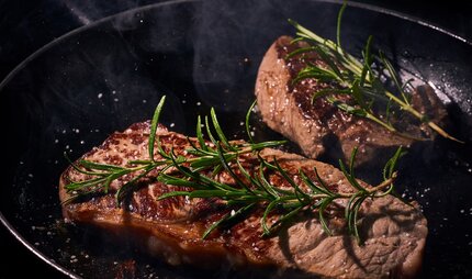 Steaks in der Pfanne